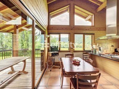 Maison - 260 m² - 10 pièces