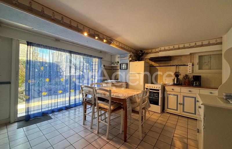 Maison - 248 m² - 9 pièces