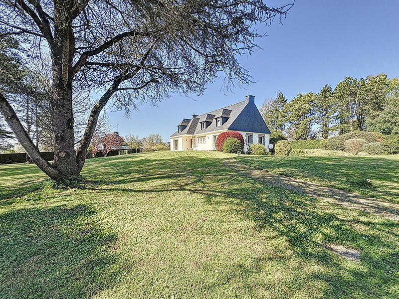 Maison - 250 m² - 8 pièces