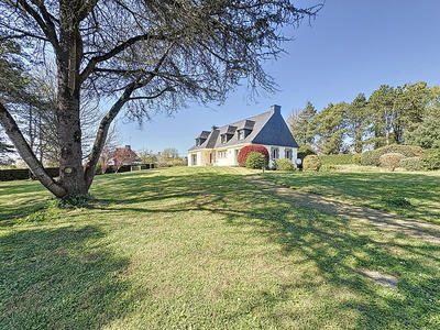 Maison - 250 m² - 8 pièces