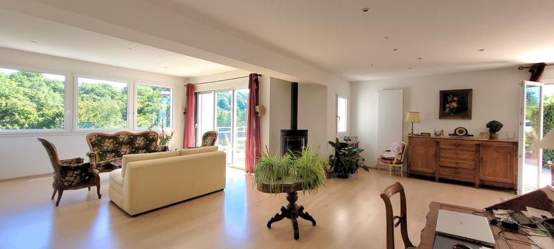 Maison - 250 m² - 9 pièces