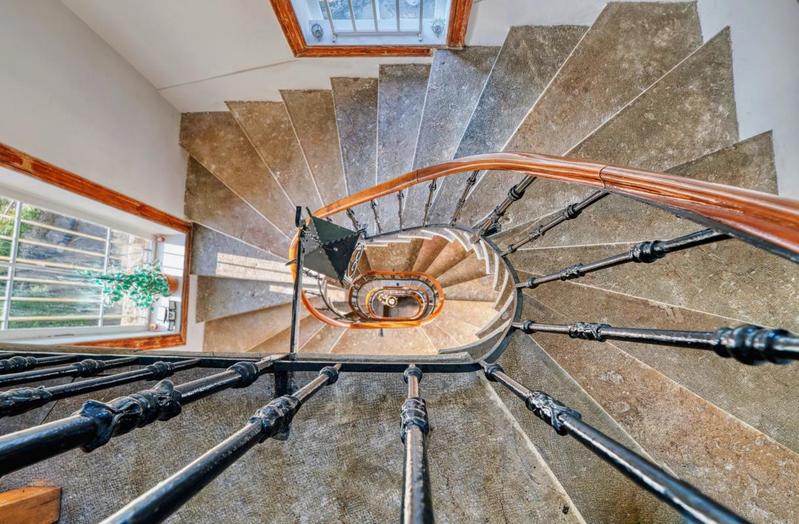 Château - 460 m² - 14 pièces