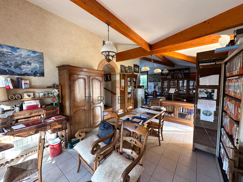 Maison - 203 m² - 6 pièces