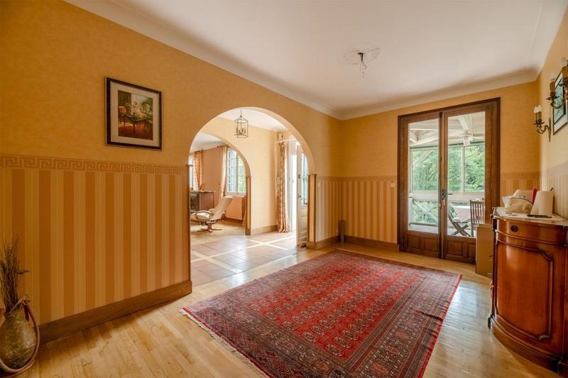 Maison - 307 m² - 11 pièces