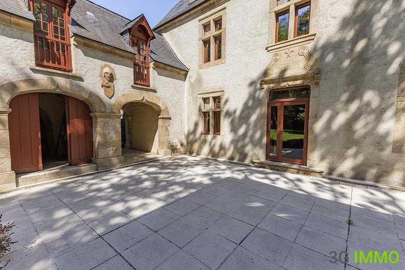 Propriété - 230 m² - 7 pièces