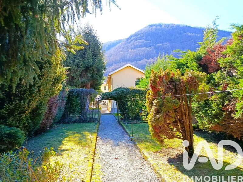 Maison - 245 m² - 8 pièces