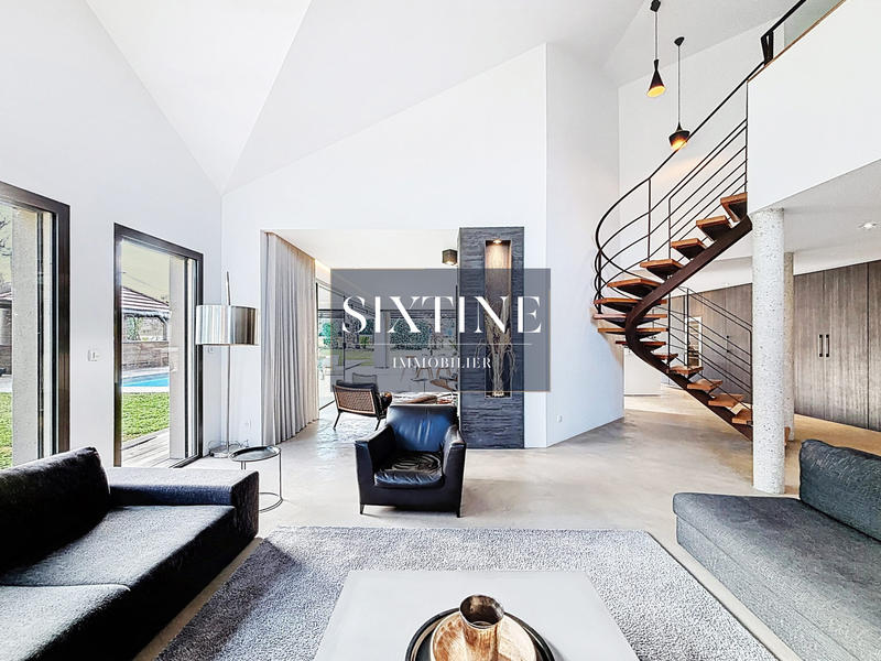 Maison - 261 m² - 7 pièces