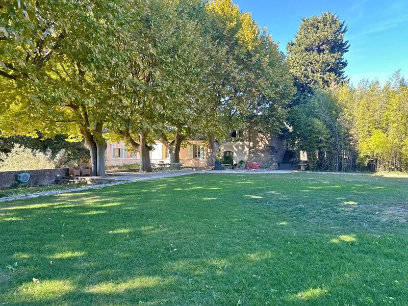 Mas - 420 m² - 14 pièces