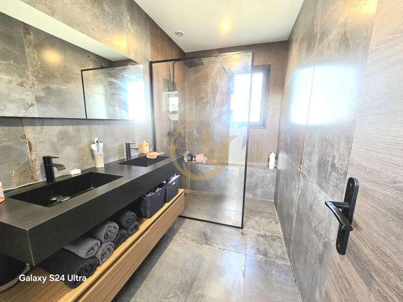 Maison contemporaine - 165 m² - 5 pièces