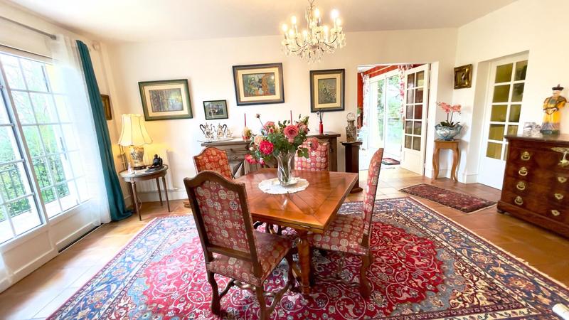 Propriété - 257 m² - 9 pièces