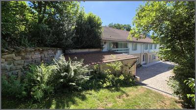 Maison - 243 m² - 9 pièces