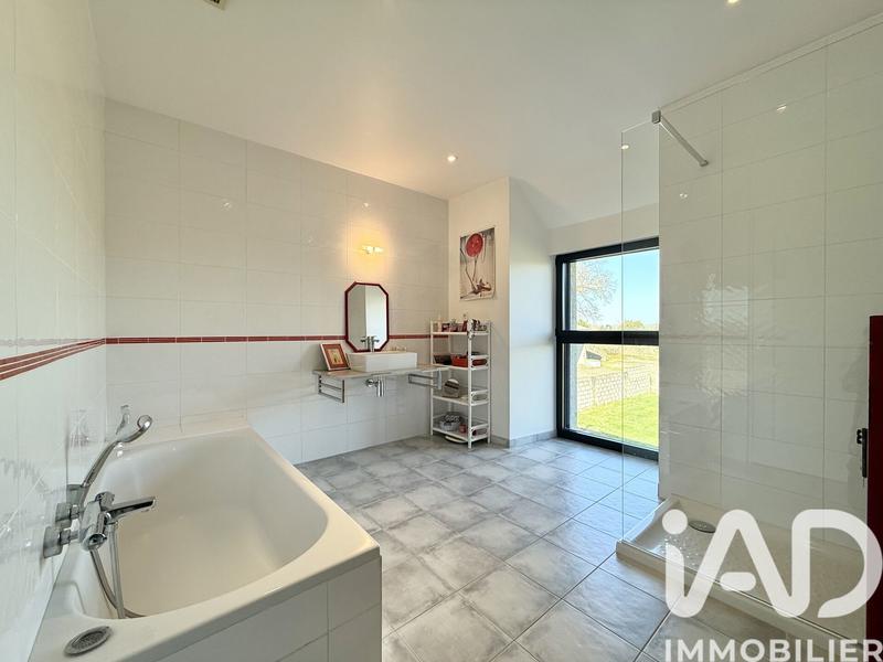 Maison - 274 m² - 12 pièces