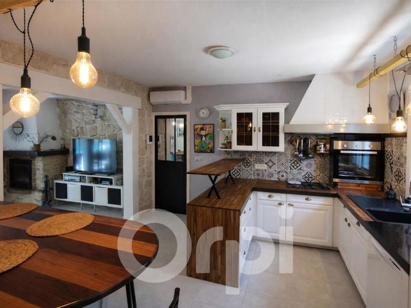 Propriété - 250 m² - 10 pièces