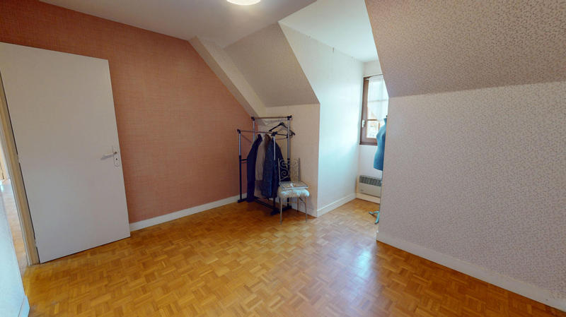 Maison - 213 m² - 8 pièces