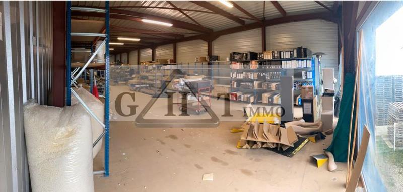 Entrepôt - 675 m²