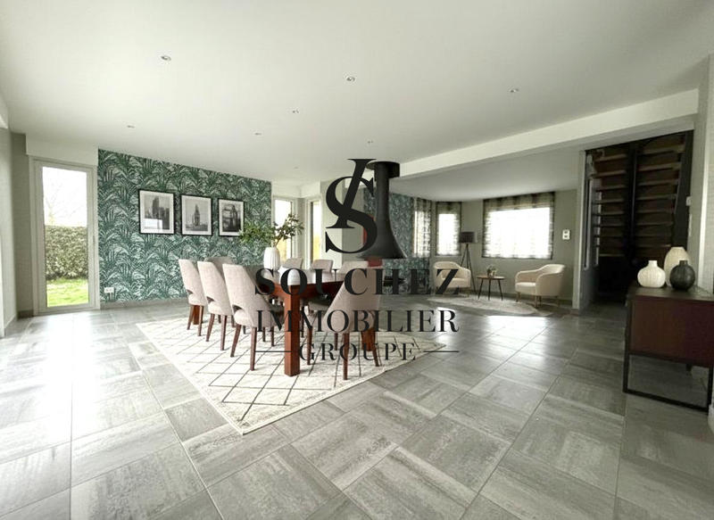 Maison - 245 m² - 7 pièces