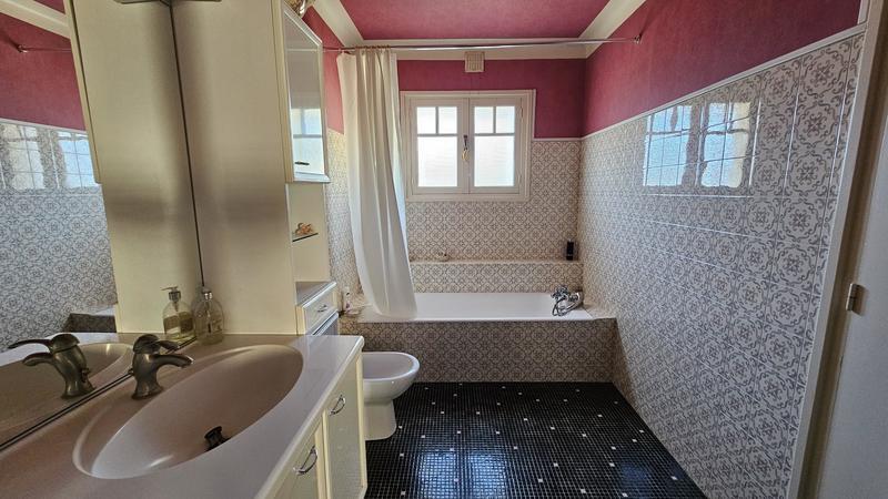 Maison - 200 m² - 9 pièces