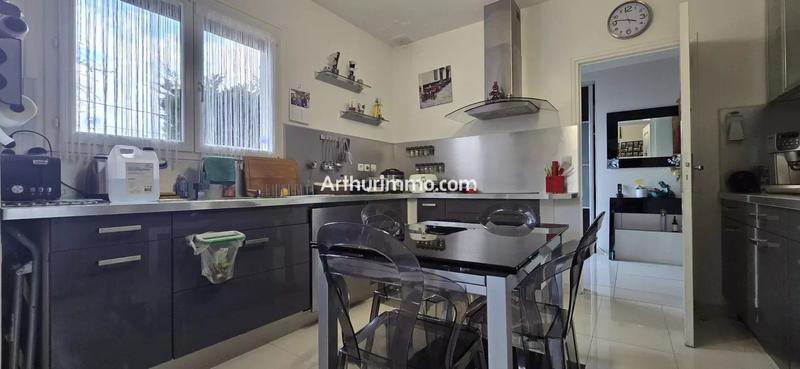 Maison - 233 m² - 7 pièces