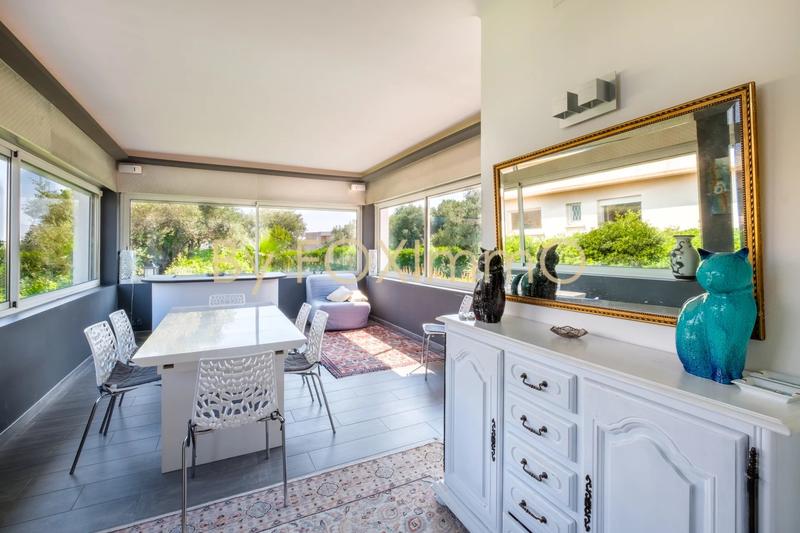 Maison - 230 m² - 8 pièces