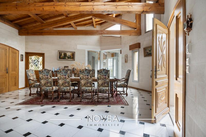 Villa - 396 m² - 6 pièces