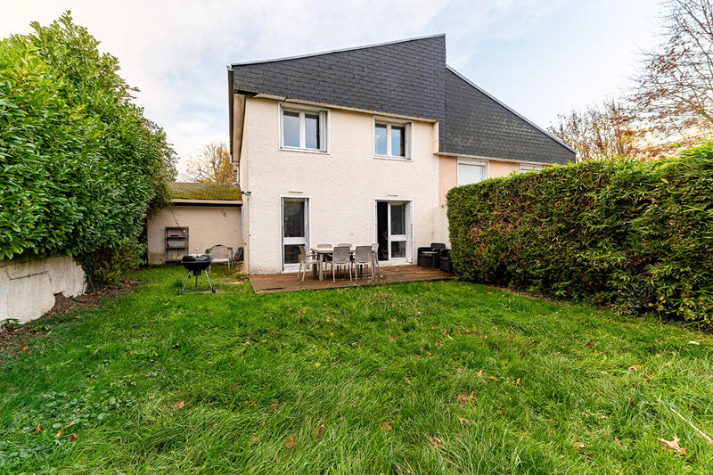 Maison - 93 m² - 5 pièces