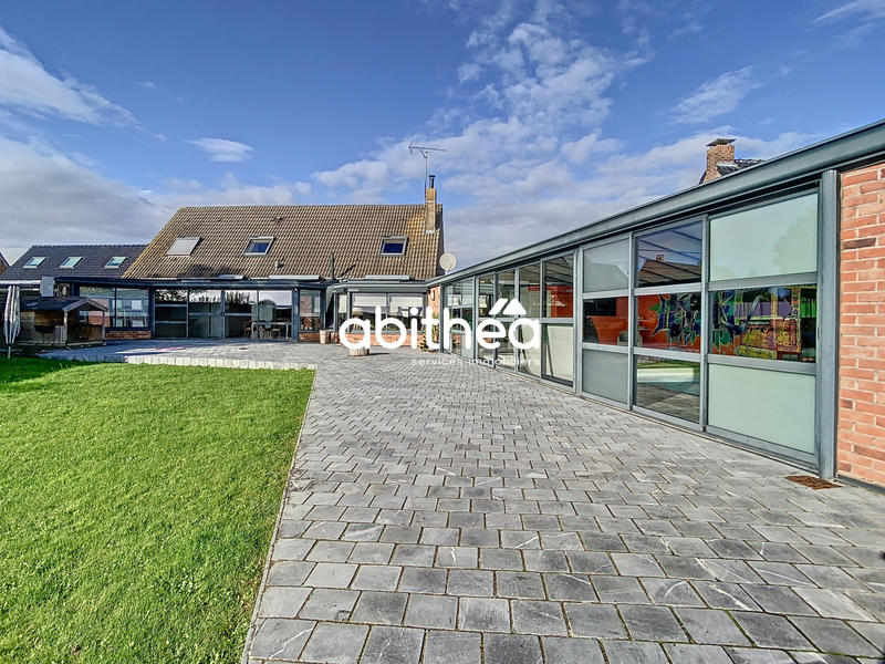 Maison - 335 m² - 9 pièces