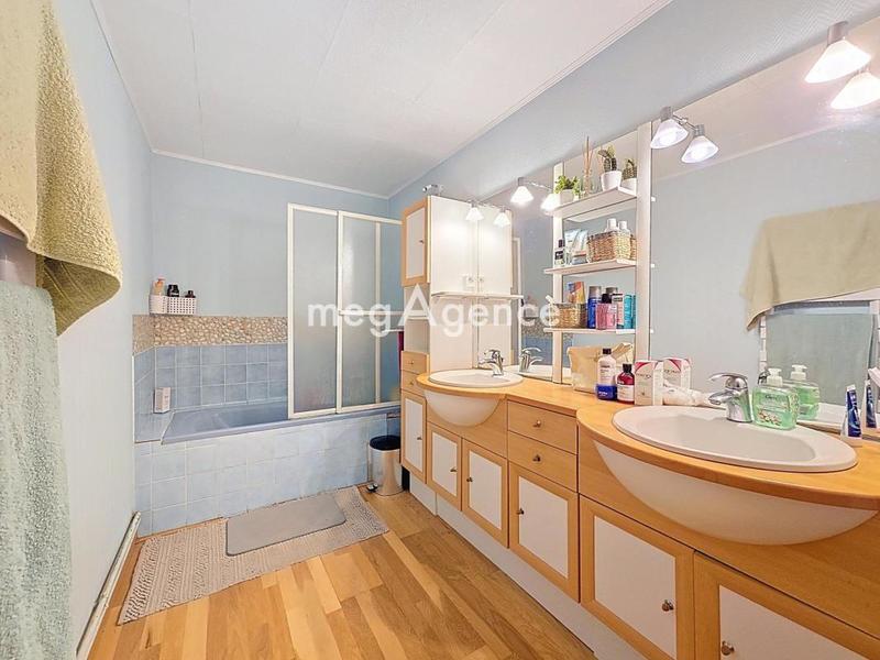 Maison - 200 m² - 9 pièces