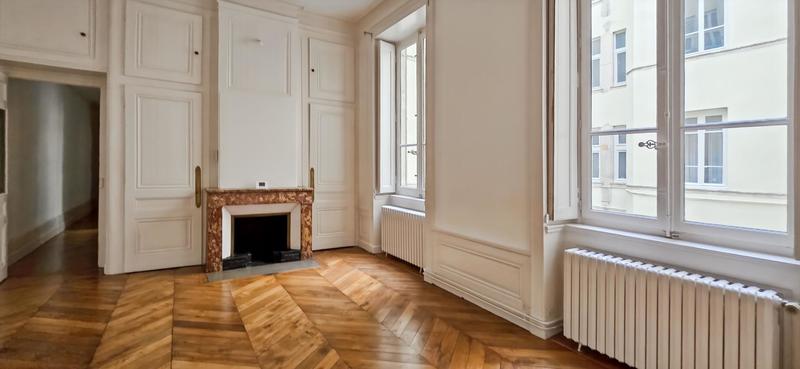 Appartement - 184 m² - 6 pièces