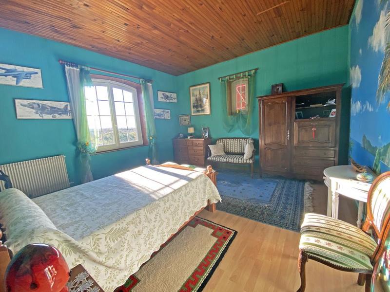 Propriété - 235 m² - 6 pièces