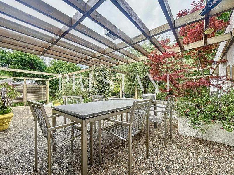 Maison - 209 m² - 6 pièces