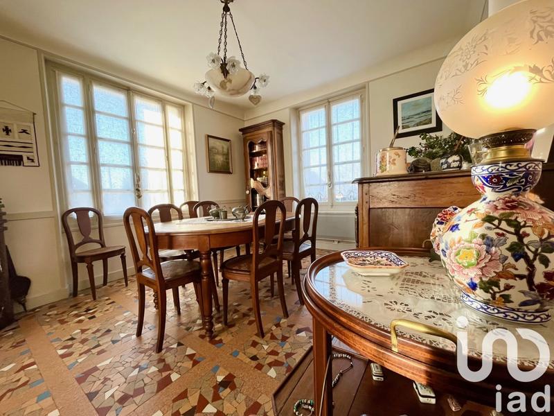 Maison - 220 m² - 8 pièces