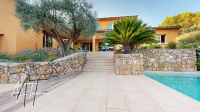 Maison - 308 m² - 8 pièces