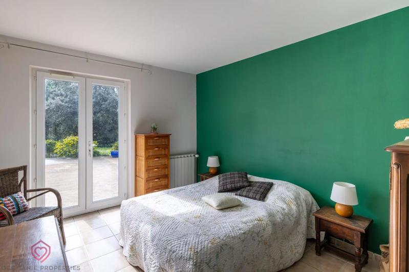 Maison - 275 m² - 10 pièces