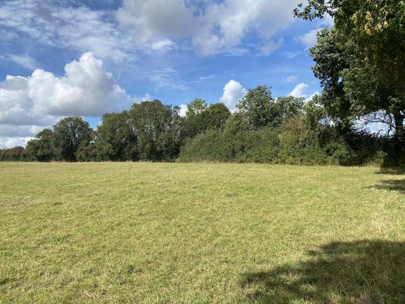 Terrain constructible - 832 m²