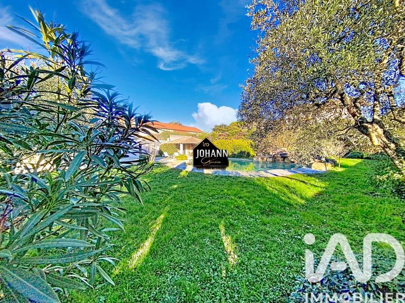 Maison de maîtres - 335 m² - 11 pièces