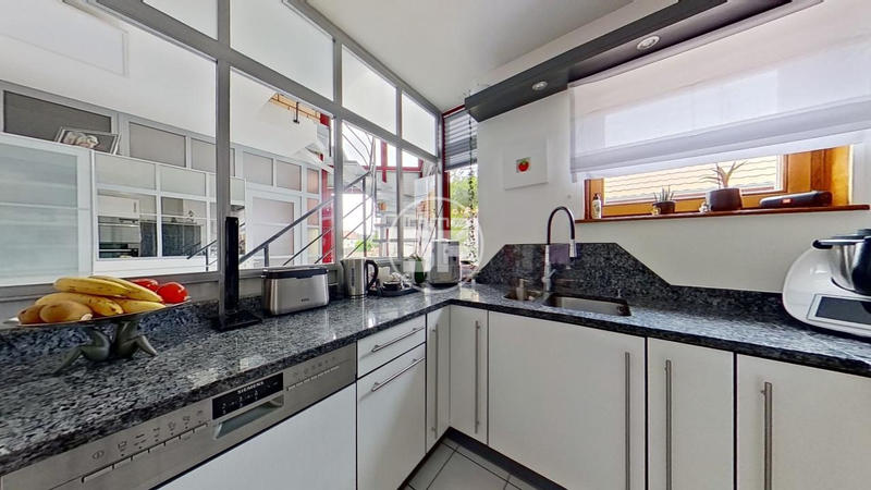 Maison - 196 m² - 7 pièces