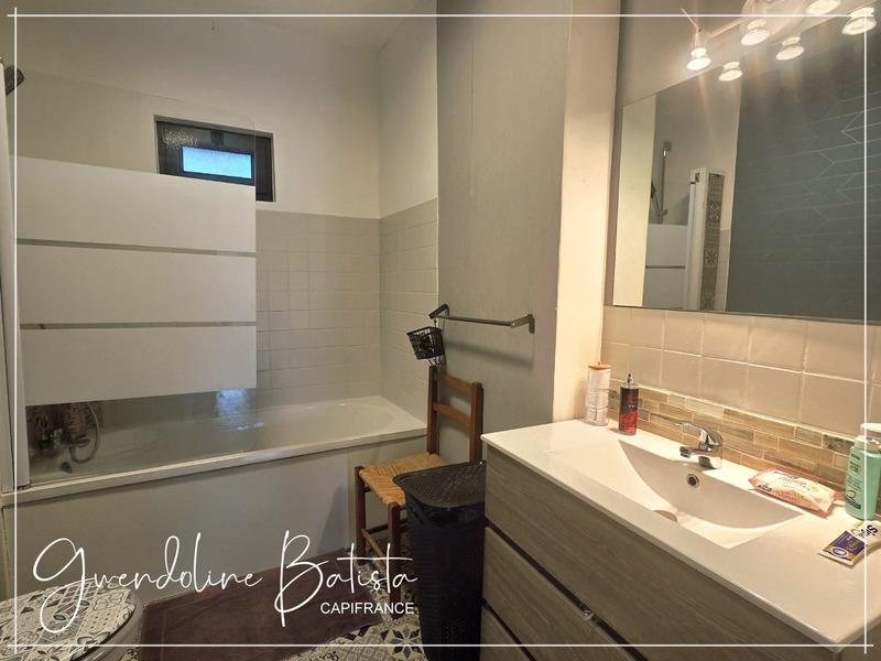 Maison - 200 m² - 6 pièces