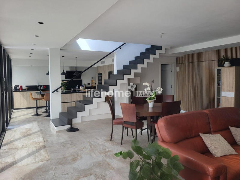 Villa - 234 m² - 5 pièces