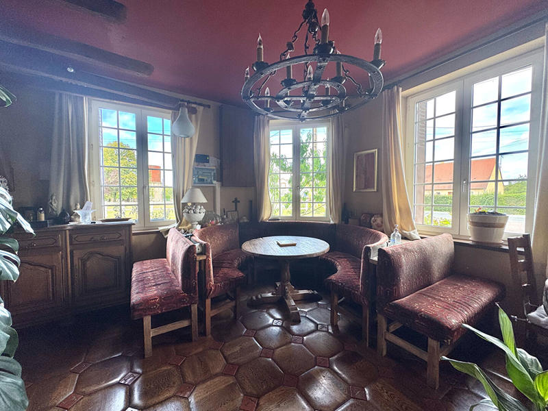 Demeure - 250 m² - 6 pièces