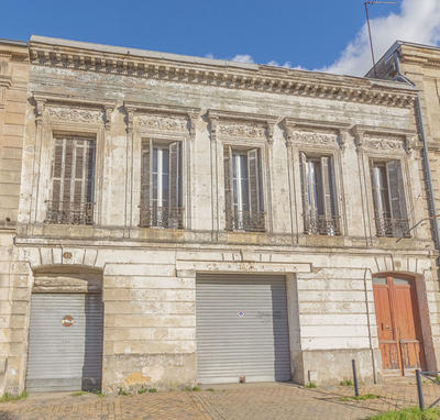 Maison - 600 m² - 8 pièces