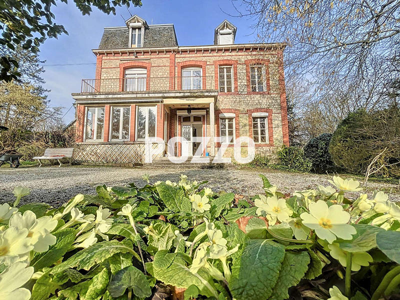 Maison - 231 m² - 10 pièces