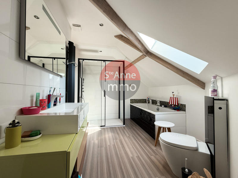 Maison - 230 m² - 6 pièces