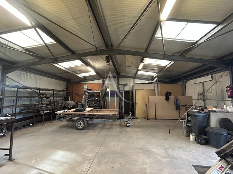 Local d'activité / Entrepôt - 1 859 m²