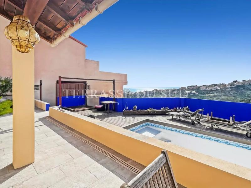 Maison - 194 m² - 6 pièces