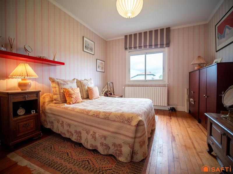 Maison - 260 m² - 5 pièces