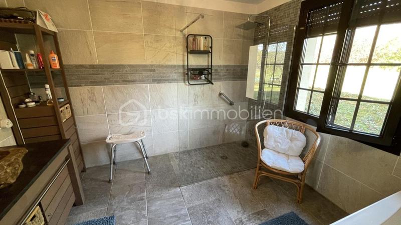 Propriété - 151 m² - 6 pièces