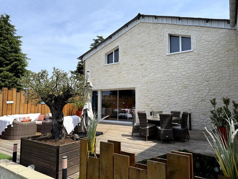 Maison - 251 m² - 4 pièces