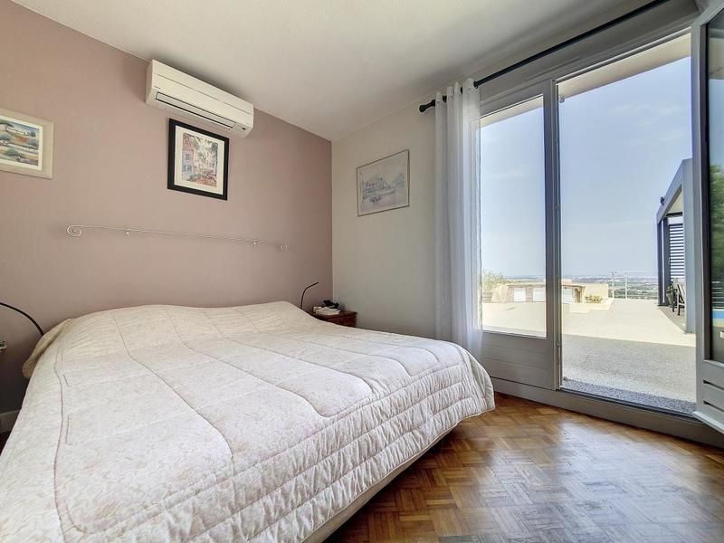 Maison - 260 m² - 8 pièces