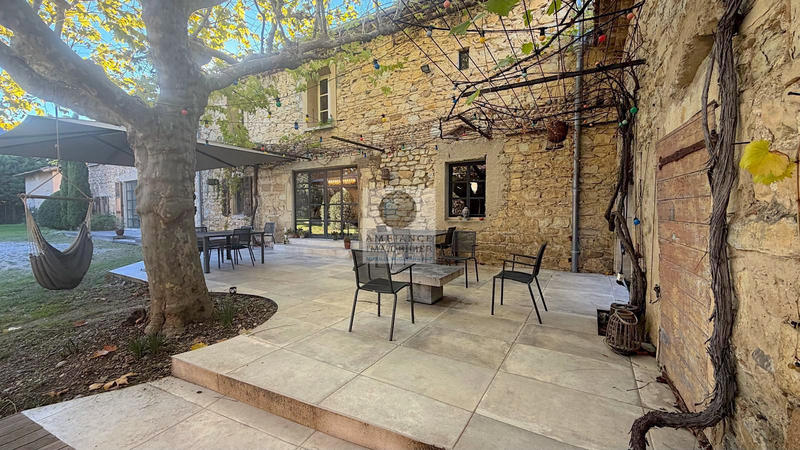 Maison - 280 m² - 9 pièces