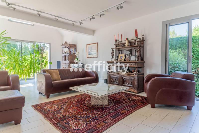 Maison - 232 m² - 11 pièces